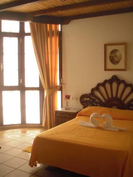 Hotel Restaurante Calderon Arcos de la Frontera Ngoại thất bức ảnh